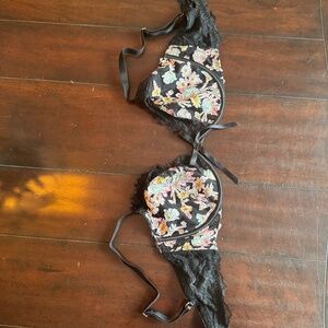 Victoria’s Secret Black Lace Floral Detail Bra